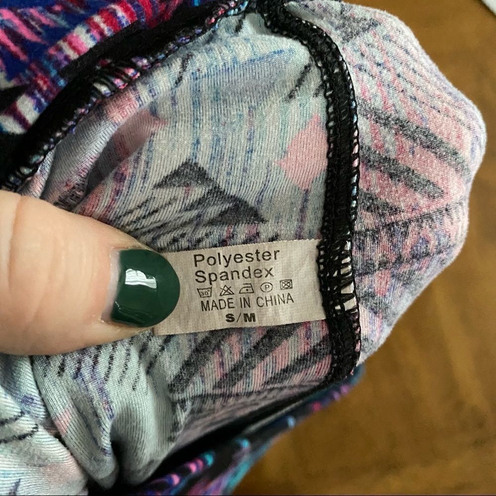 Cropped Leggings Capris Patterned Multi-Color Athleisure Athletic Workout Casual - Picture 4 of 6